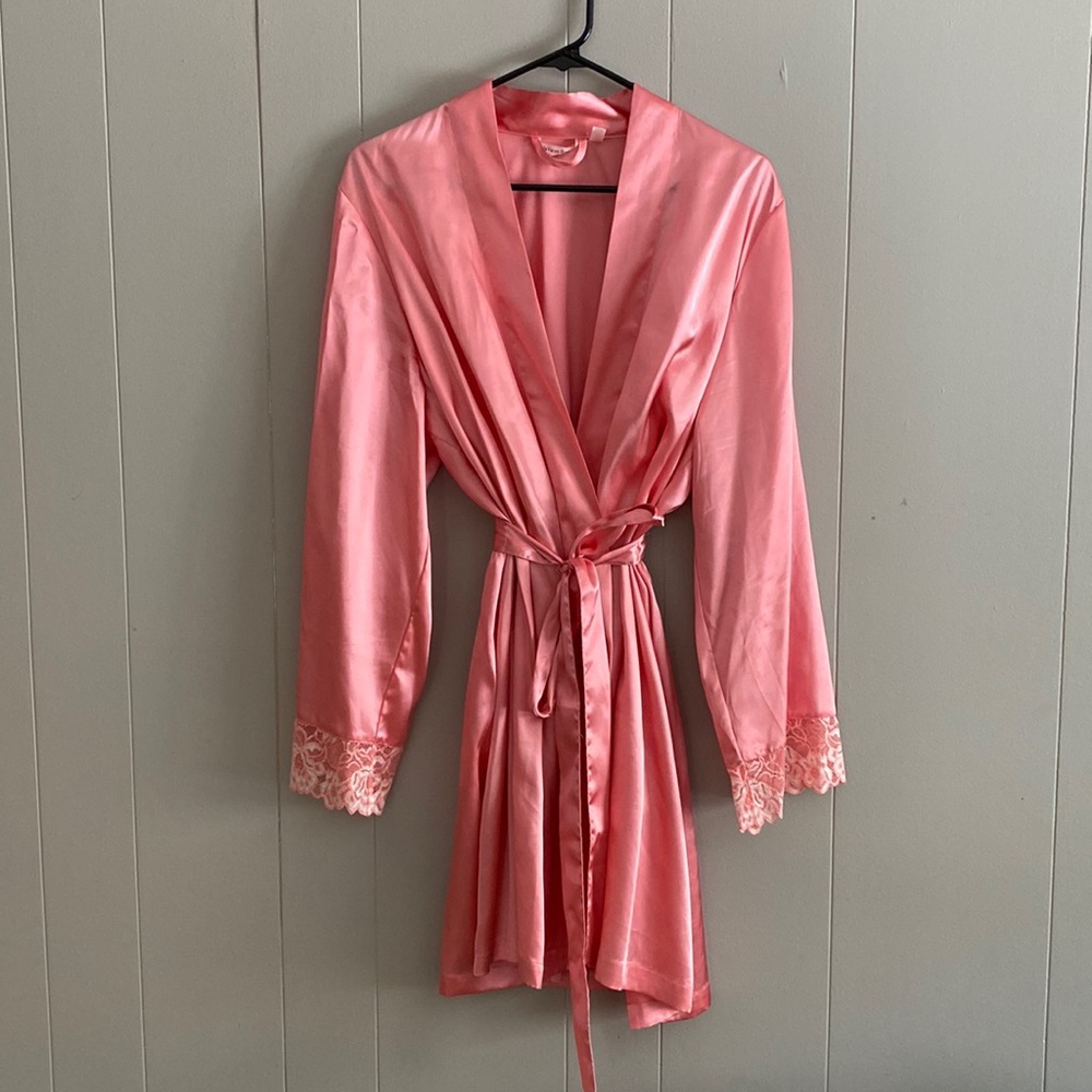 La Vie En Rose silky robe with lace trim size L/XL NWOT